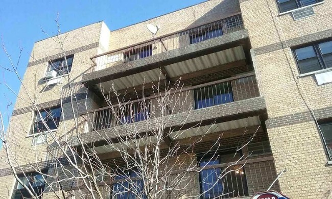 Building Photo - 2542 White Plains Rd