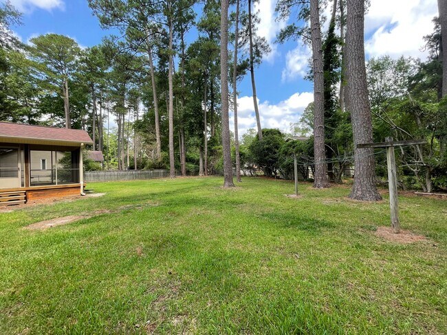 Building Photo - Beautiful Home