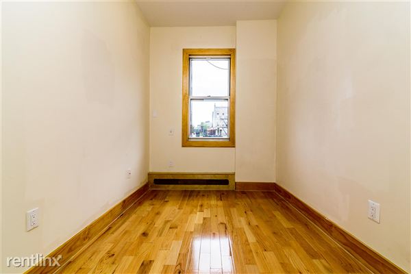 Building Photo - 122 Clay St