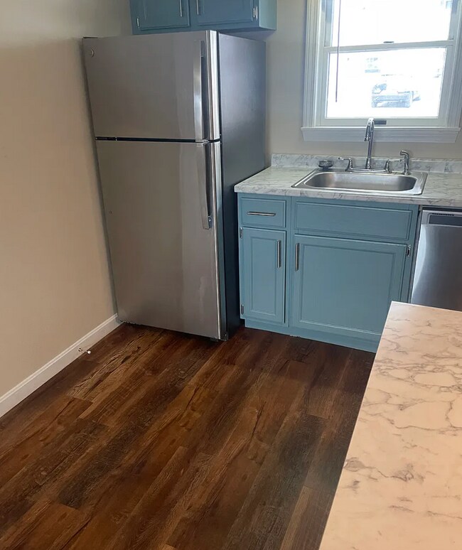 Building Photo - 844 State St