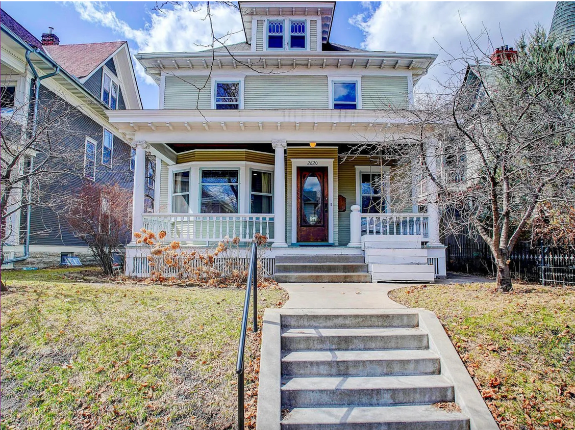 Primary Photo - Perfect 5BR Home in Uptown!