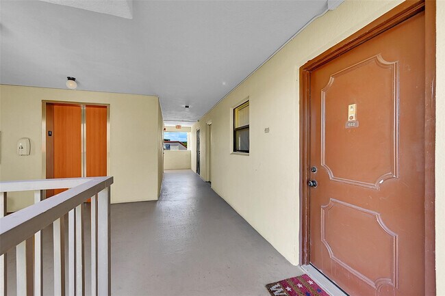 Foto del edificio - 2304 S Cypress Bend Dr