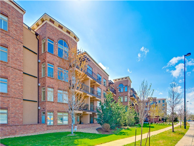 Foto del edificio - 2700 E Cherry Creek S Dr