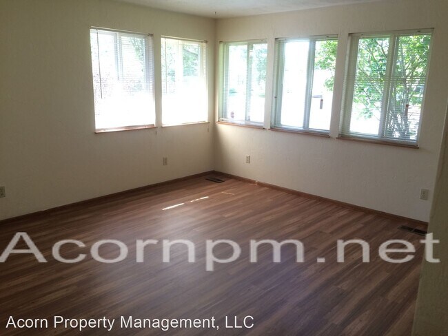 Building Photo - 3 br, 2 bath House - 3973 N. Clarey Street