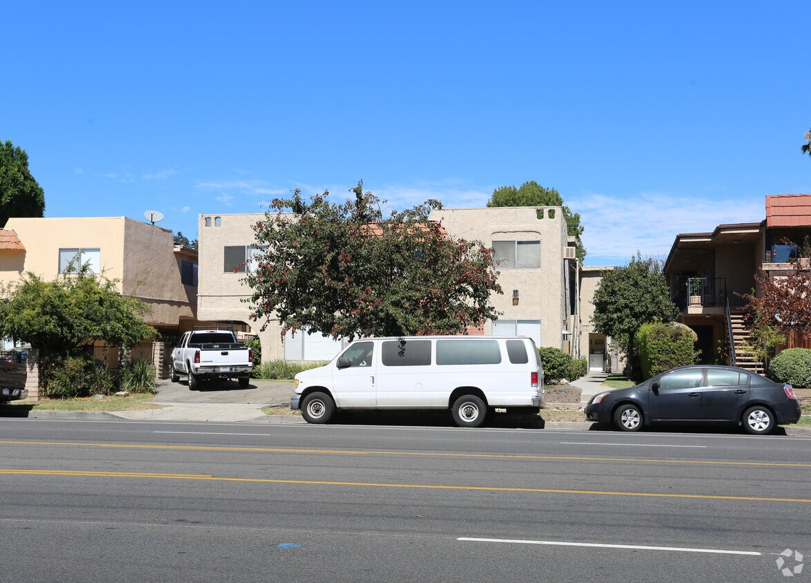 Foto del edificio - 11961 Burbank Blvd