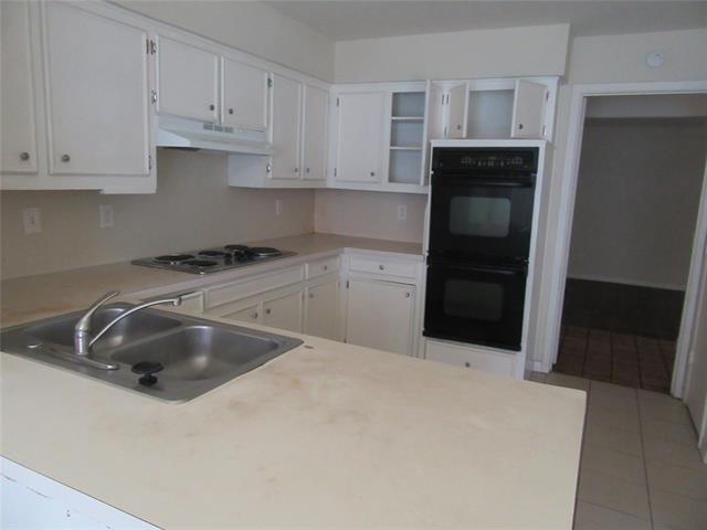 Foto del edificio - 9516 Summerhill Ln