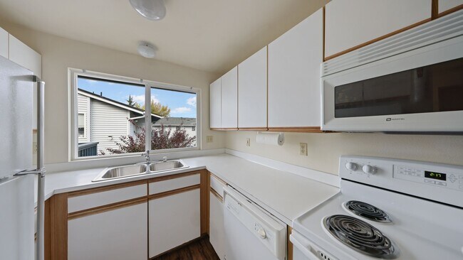 Foto del edificio - 3 Bed 2 Bath - Downtown - Assigned Parking