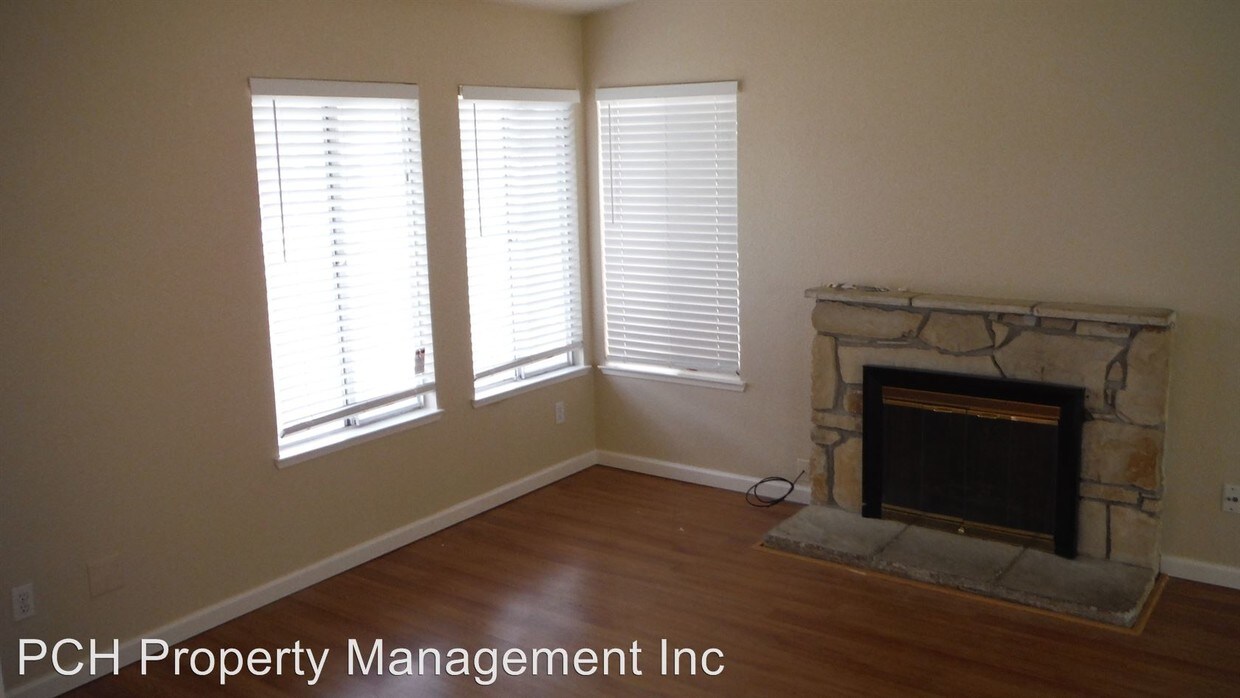 Foto del edificio - 7845 Deerglen Way