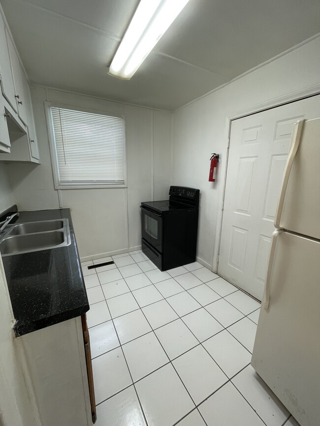 Building Photo - 505 Emerick St