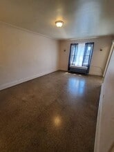 Building Photo - 614 6th St