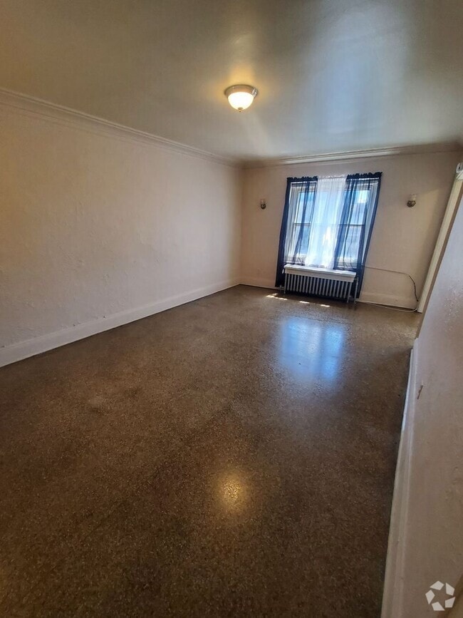 Building Photo - 614 6th St