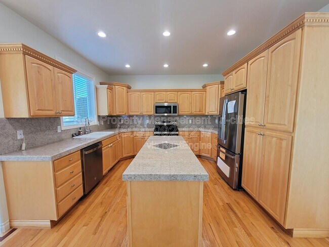 Building Photo - 4000 W 34th Ct