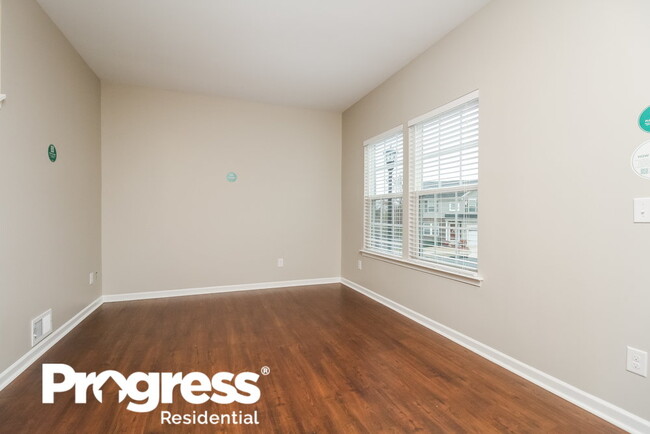 Foto del edificio - 629 Summerbreeze Ln