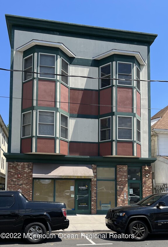 Primary Photo - 908 Main St