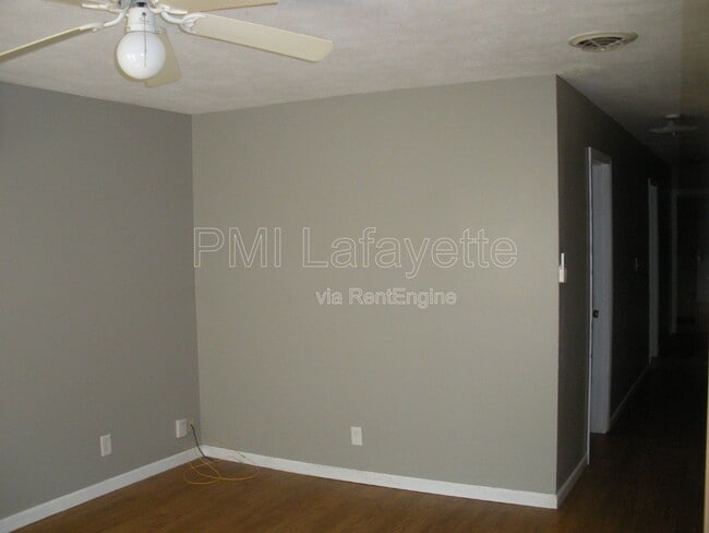 Photo - 60 Vicksburg Ln House