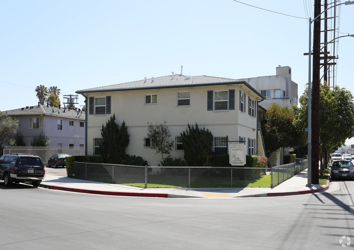 Foto del edificio - 4300 S Centinela Ave