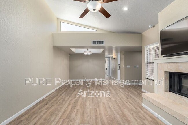 Building Photo - 7800 E Lincoln Dr