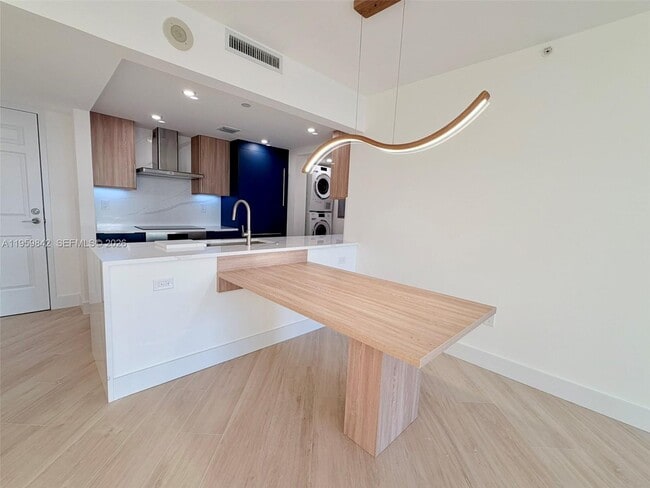 Foto del edificio - 3020 NE 32nd Ave