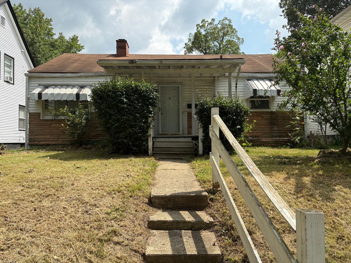 Primary Photo - 136 N Ogden Ave