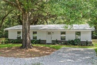 Building Photo - 2310 McPhillips Dr
