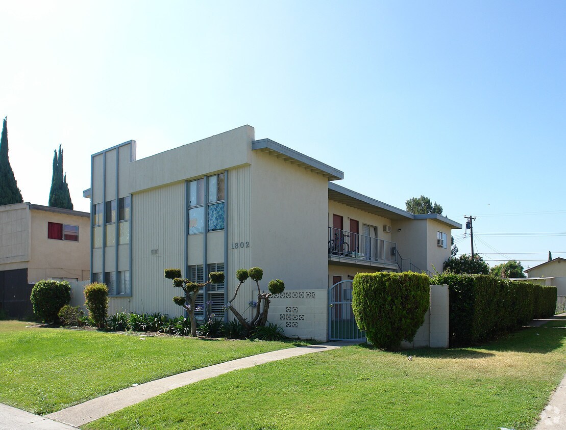 Building Photo - 1802 E Wilson Ave