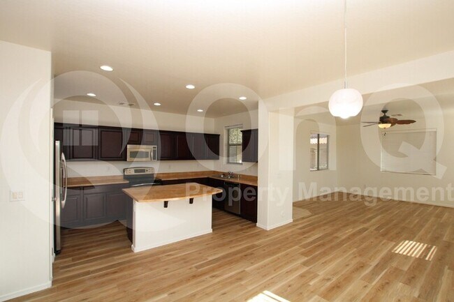 Building Photo - 3813 E Santa Fe Ln