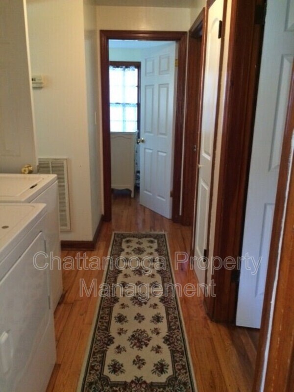 Building Photo - 724 Carden Ave