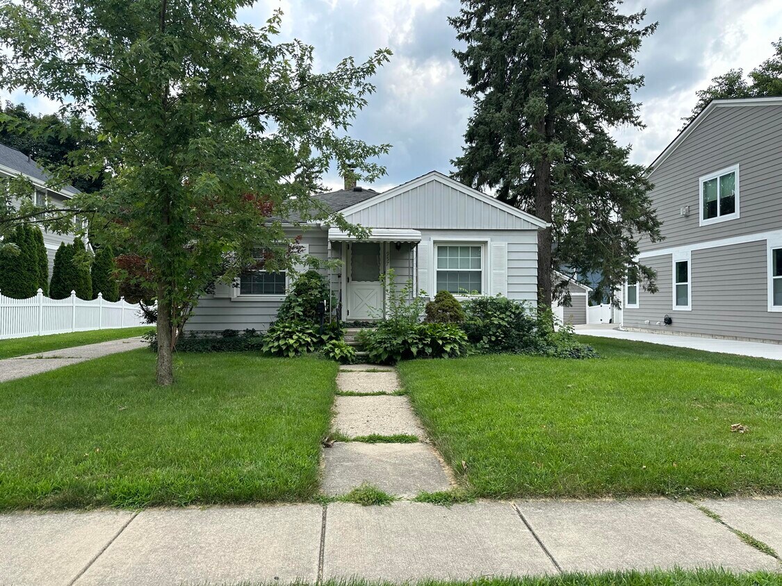 Primary Photo - 957 Ross St