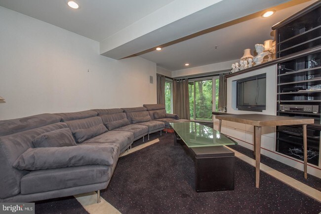 Building Photo - 207 Lindy Ln