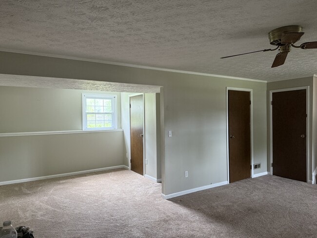 Building Photo - 833 James Dr