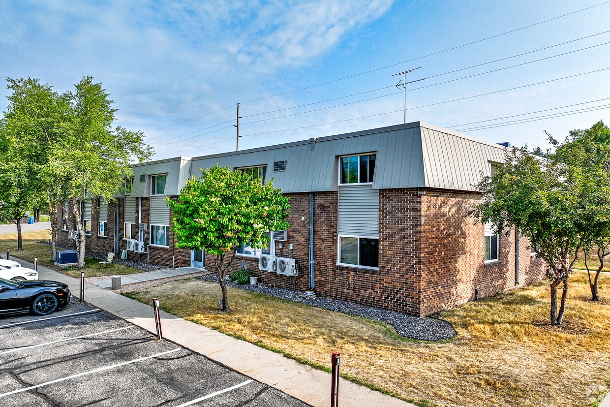 Primary Photo - Clover Hill Apartments