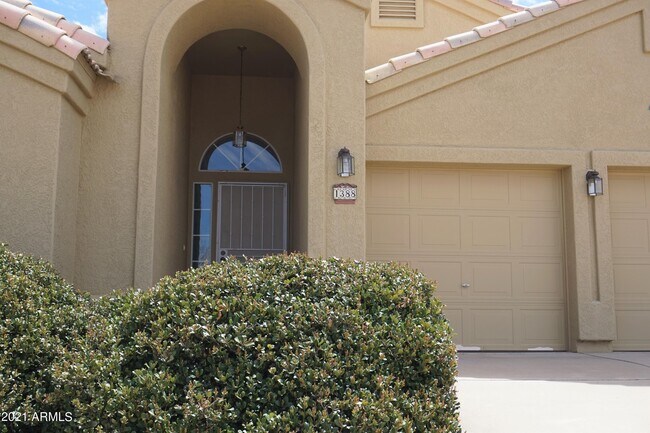 Building Photo - 1388 Skyline Ave