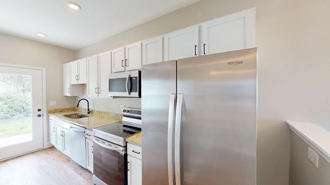 Building Photo - Columbia Gem Right on Bear Creek – Newer 2...