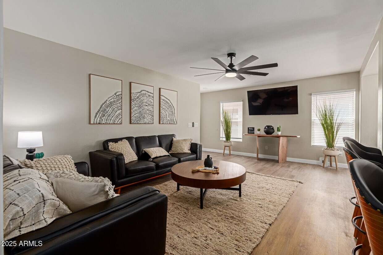 Foto principal - 12430 W Willow Ave