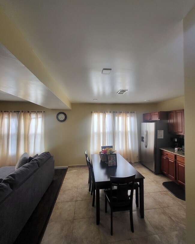 Foto del edificio - 1371 Clinton Ave