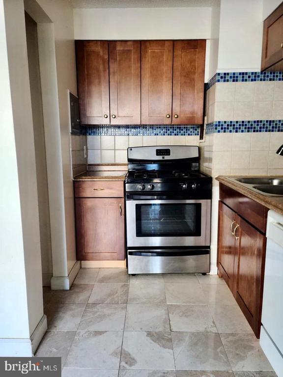 Building Photo - 1830 Metzerott Rd