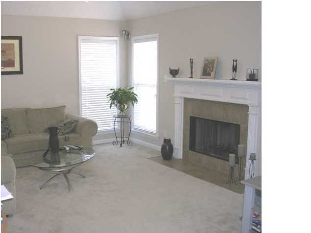 Building Photo - 624 Castle Brook Dr