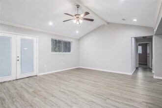 Building Photo - 1702 Athens Dr
