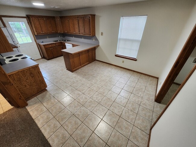 Building Photo - 628 W 22nd St