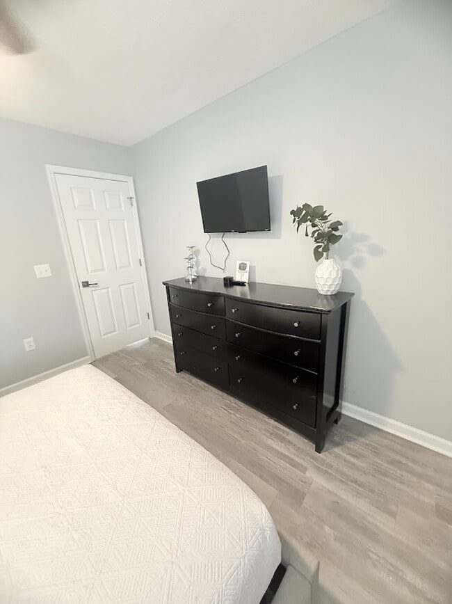 Foto del edificio - 469 White River Dr