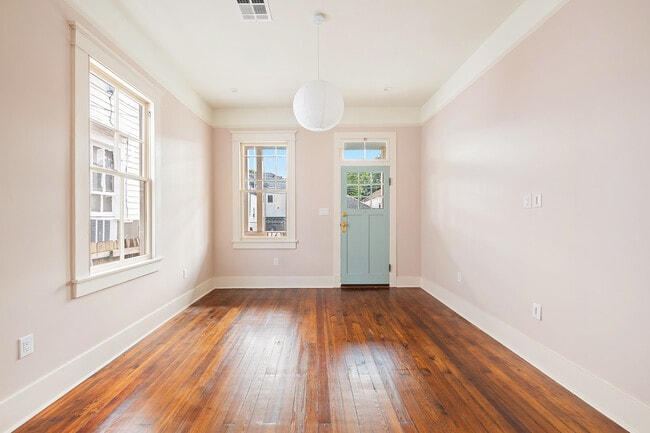 Building Photo - 2015 Kerlerec St