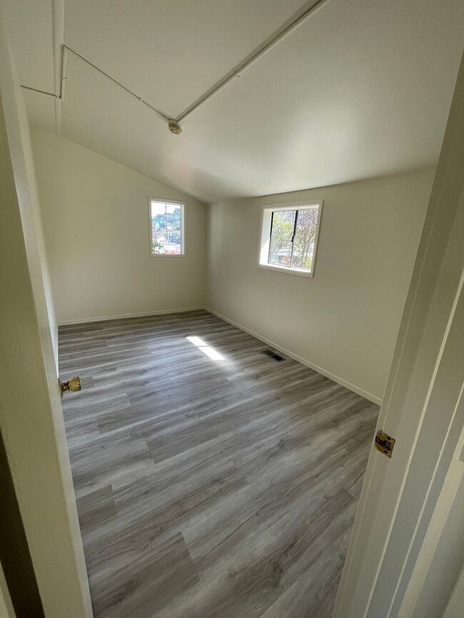 Building Photo - 2bd Monterey Cottage with Ocean Views
