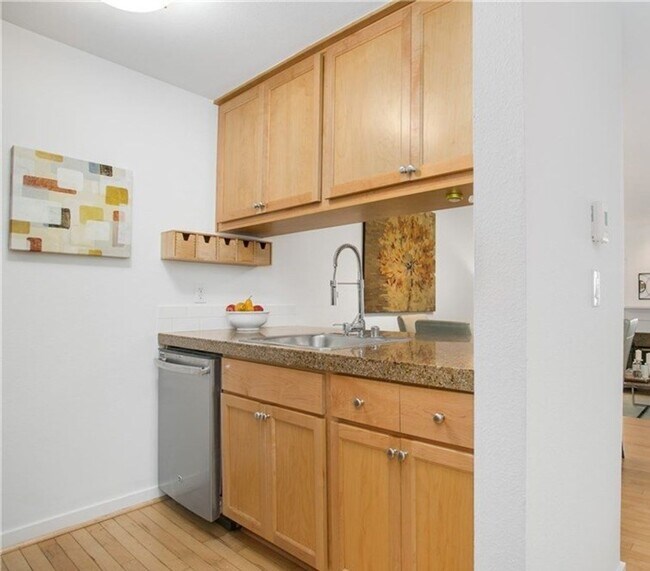 Foto del edificio - Secluded, Private Townhouse in Queen Anne