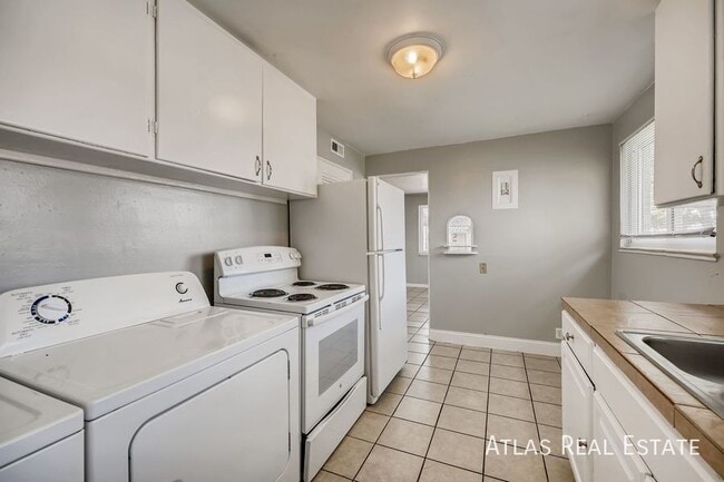 Building Photo - 1395 Lansing St