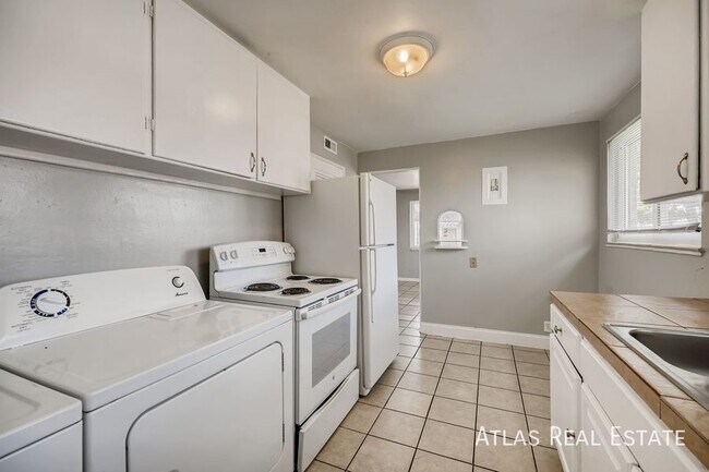 Foto del edificio - 1395 Lansing St