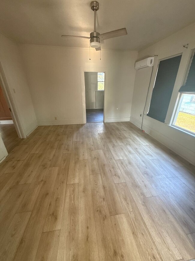 Building Photo - A charming 3-bedroom, 1-bathroom home loca...