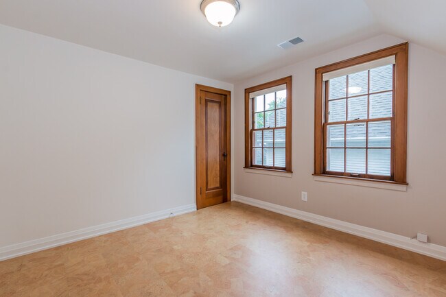 Foto del edificio - 2133 Sommers Ave