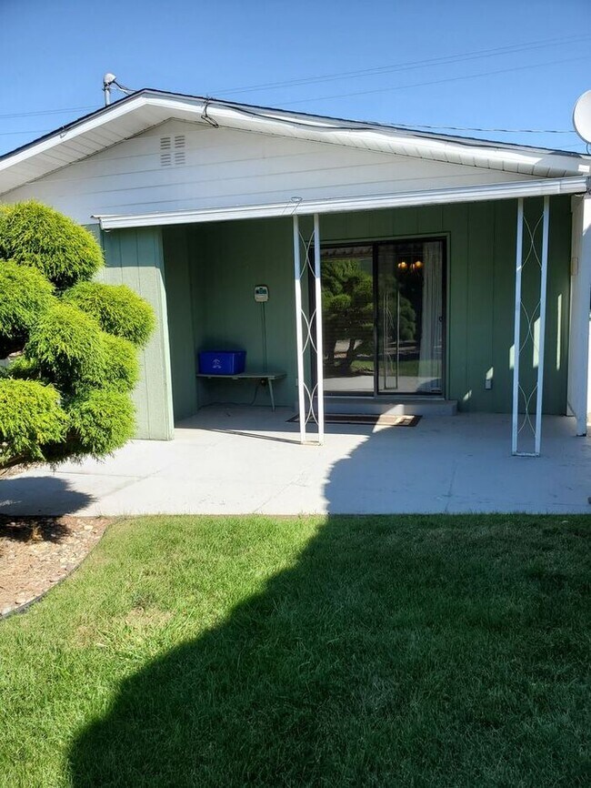 Building Photo - LEWISTON ORCHARDS HOME