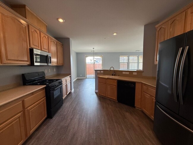 Foto del edificio - Bright and Spacious 3/BD 2.5/BA Townhouse ...
