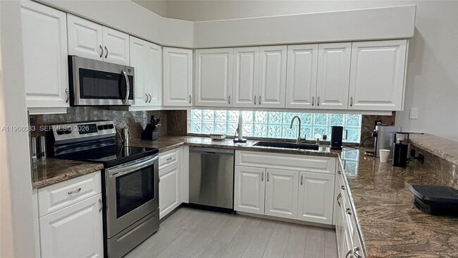 Building Photo - 582 Spinnaker